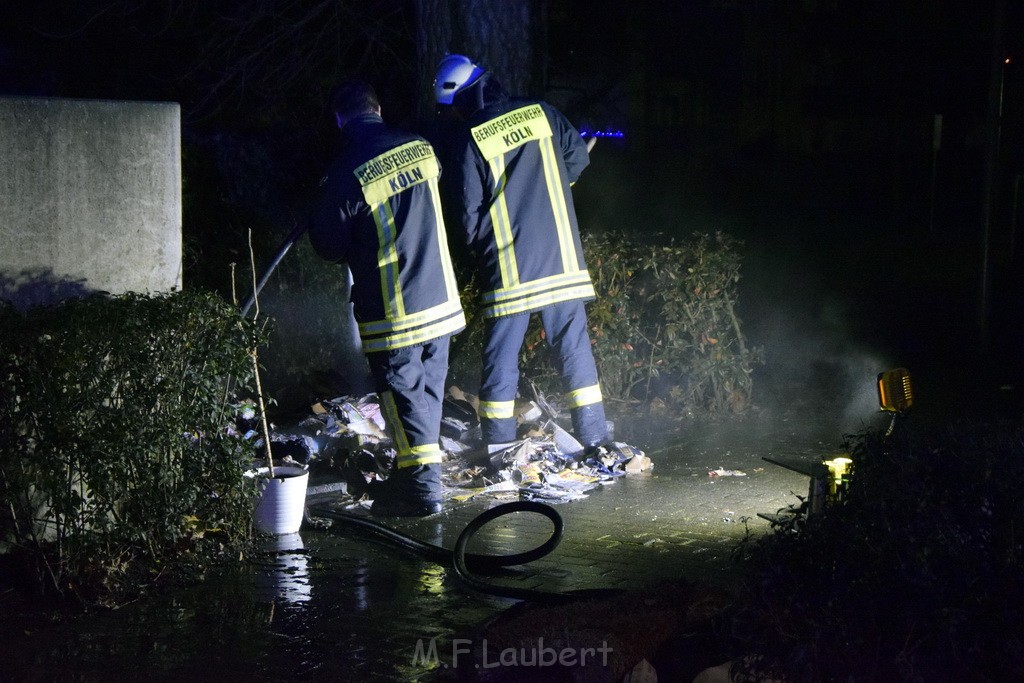 Mehrere Muell Sperrmuellbraende Köln Vingst Ansbacherstr P31.JPG - Miklos Laubert